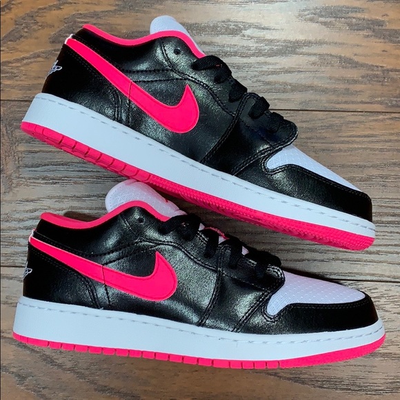 NIKE AIR JORDAN 1 LOW (GS) Black/Hyper Pink-White - Picture 16 of 16